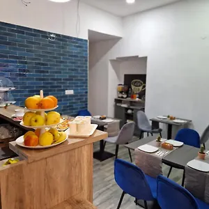 Center Naples